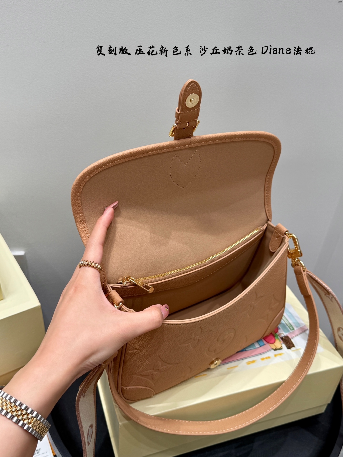 Louis new arrival Diane bag size: 25*15 cm