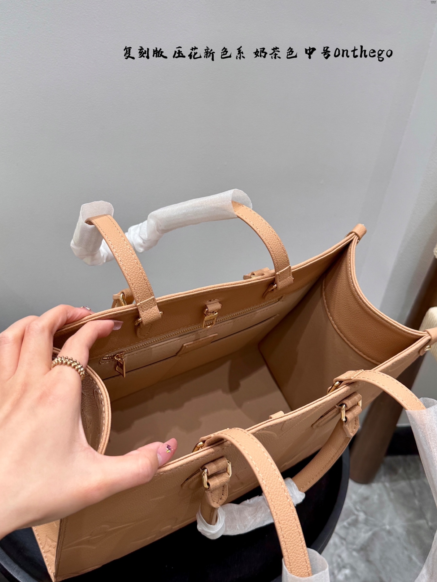 louis-new-arrival-onthego-tote-bag-008-2873