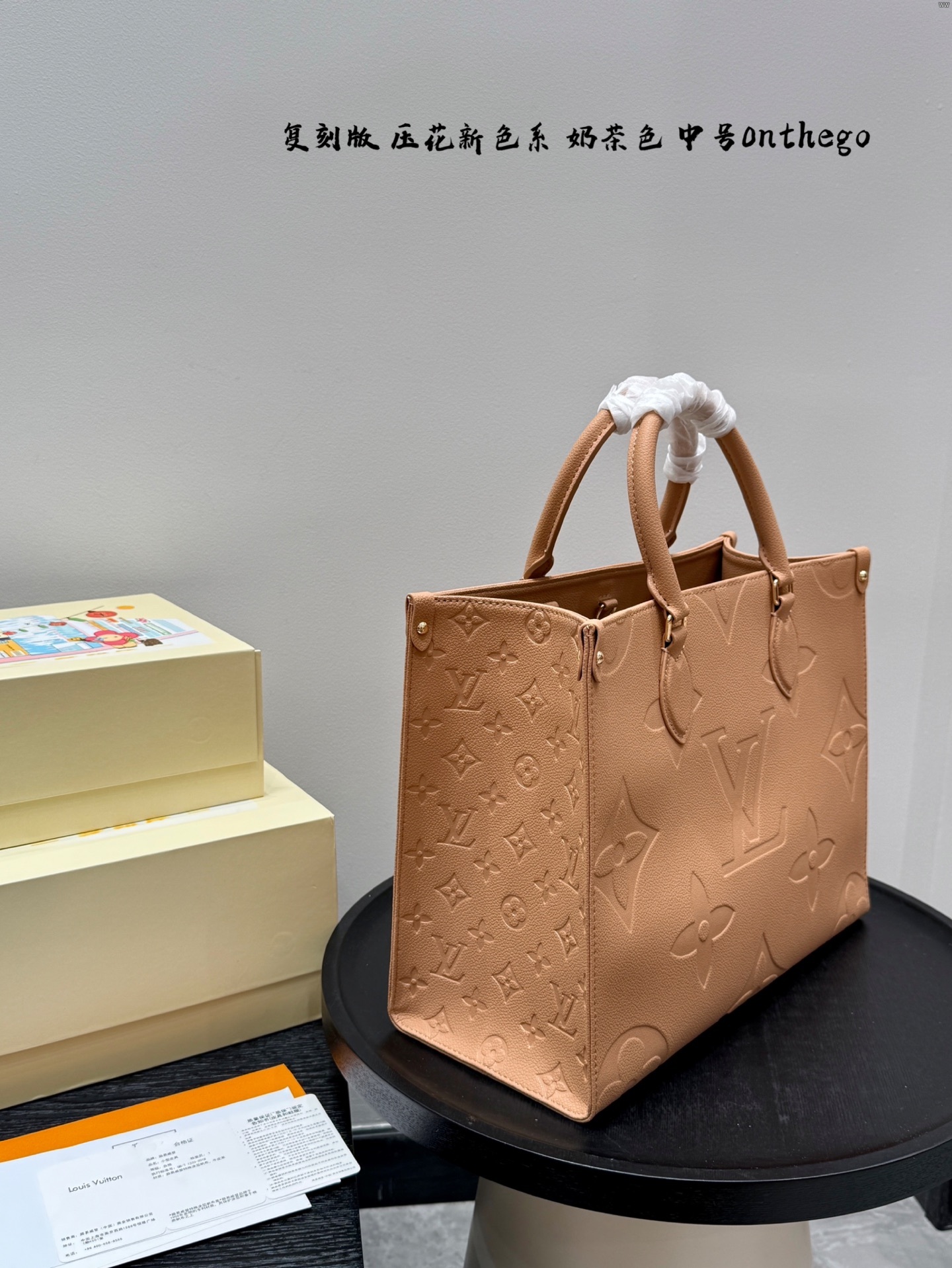 louis-new-arrival-onthego-tote-bag-008-2873