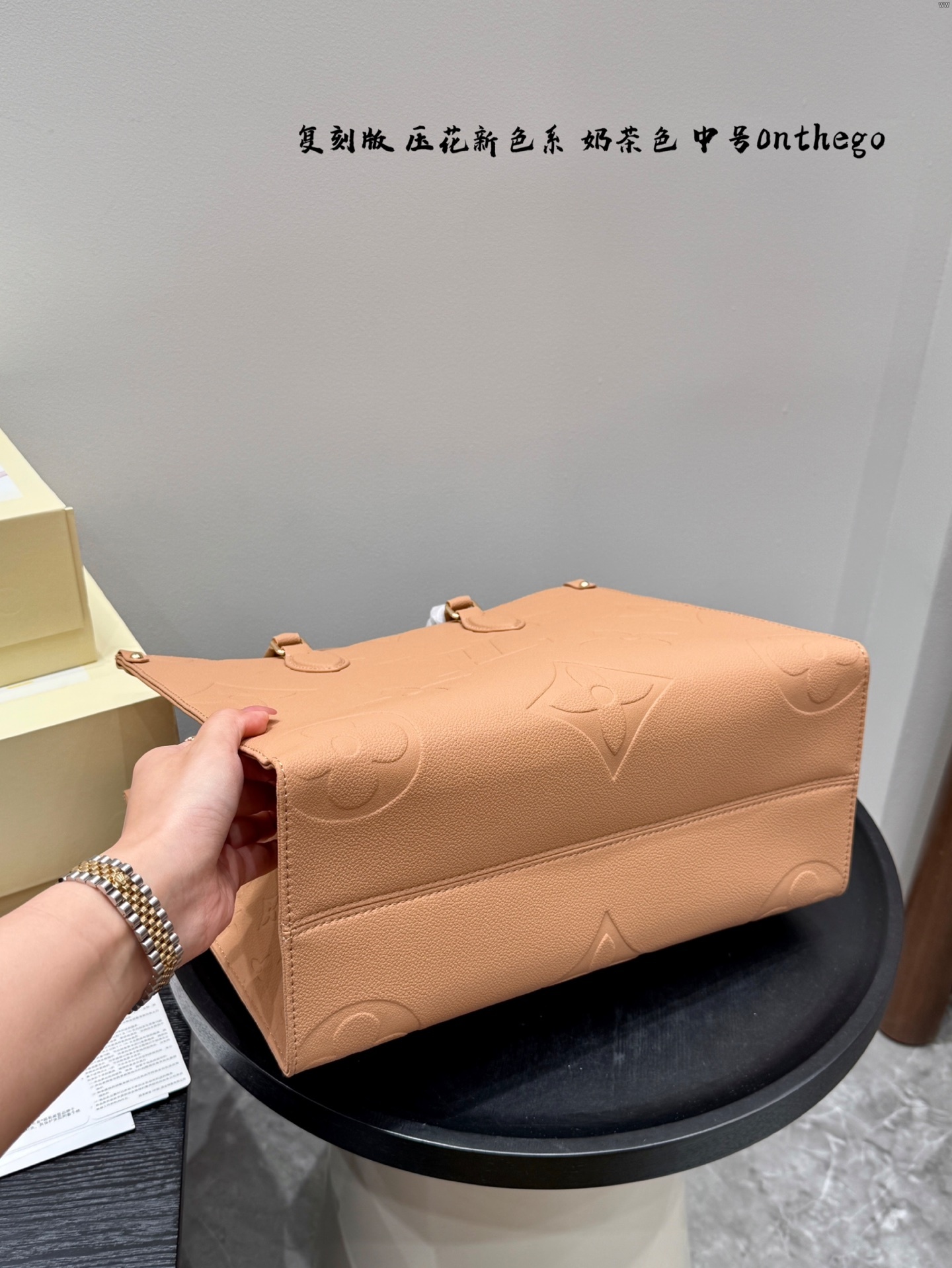 louis-new-arrival-onthego-tote-bag-008-2873