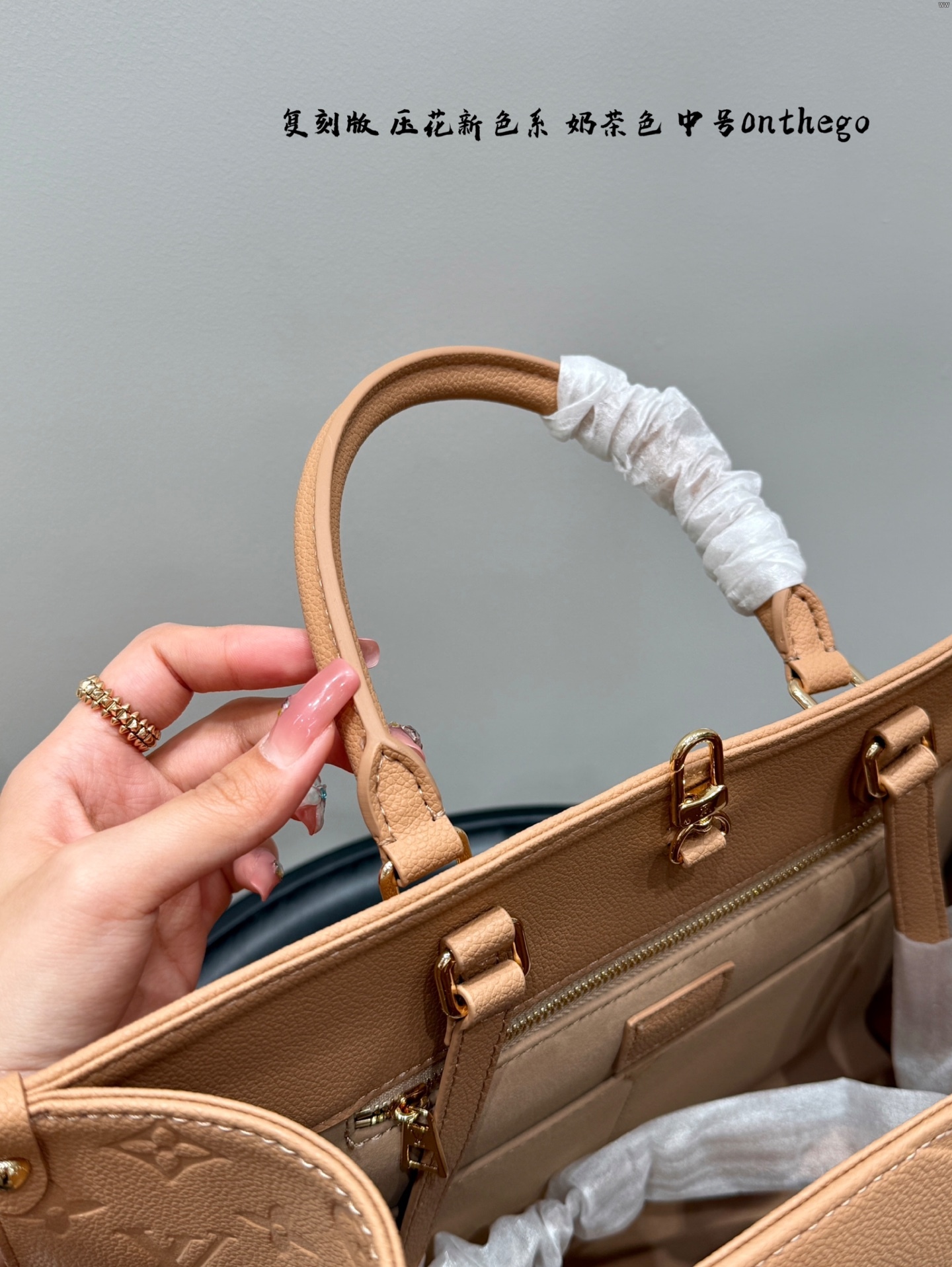 louis-new-arrival-onthego-tote-bag-008-2873