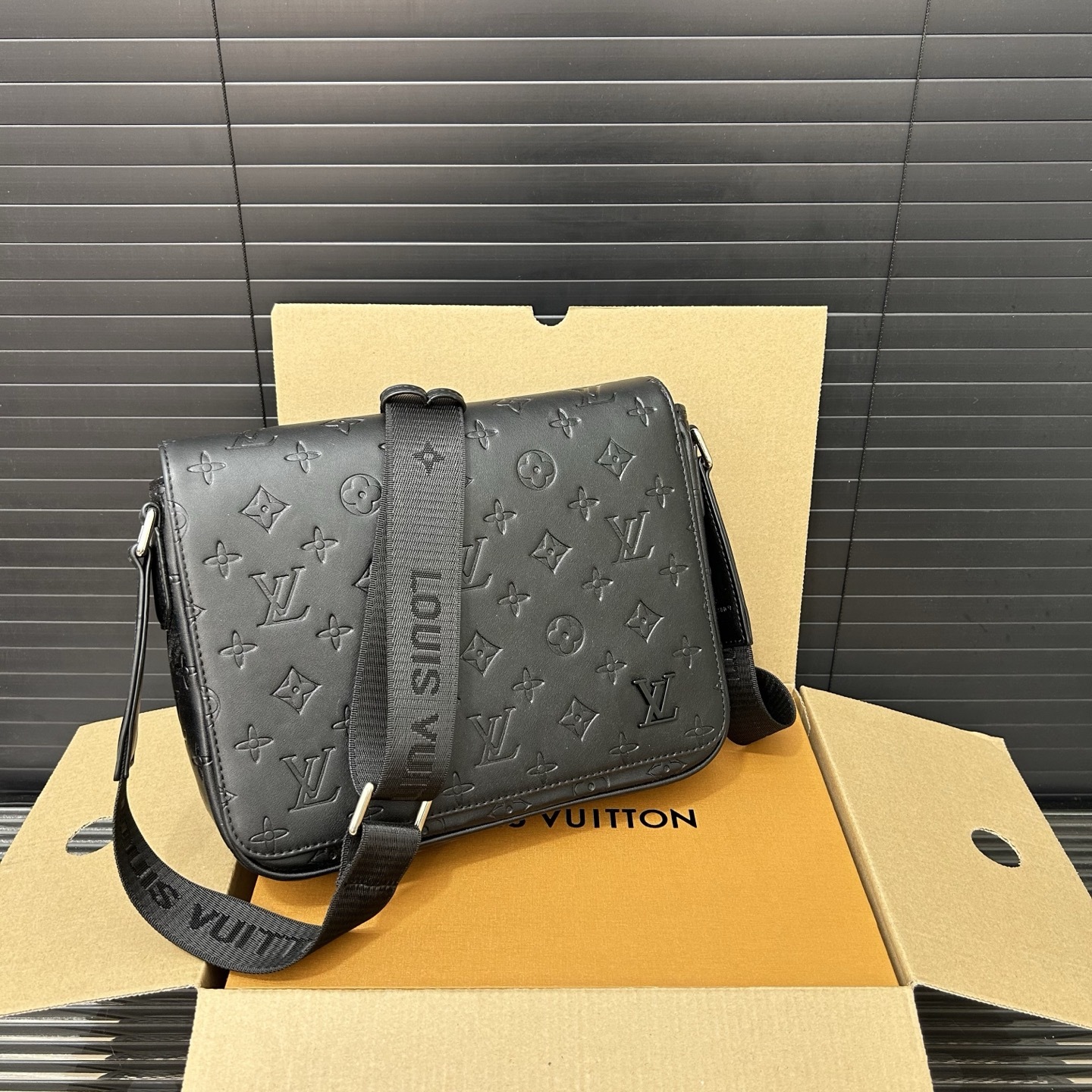 Louis new arrival DISTRICT men bag size:25*20 cm