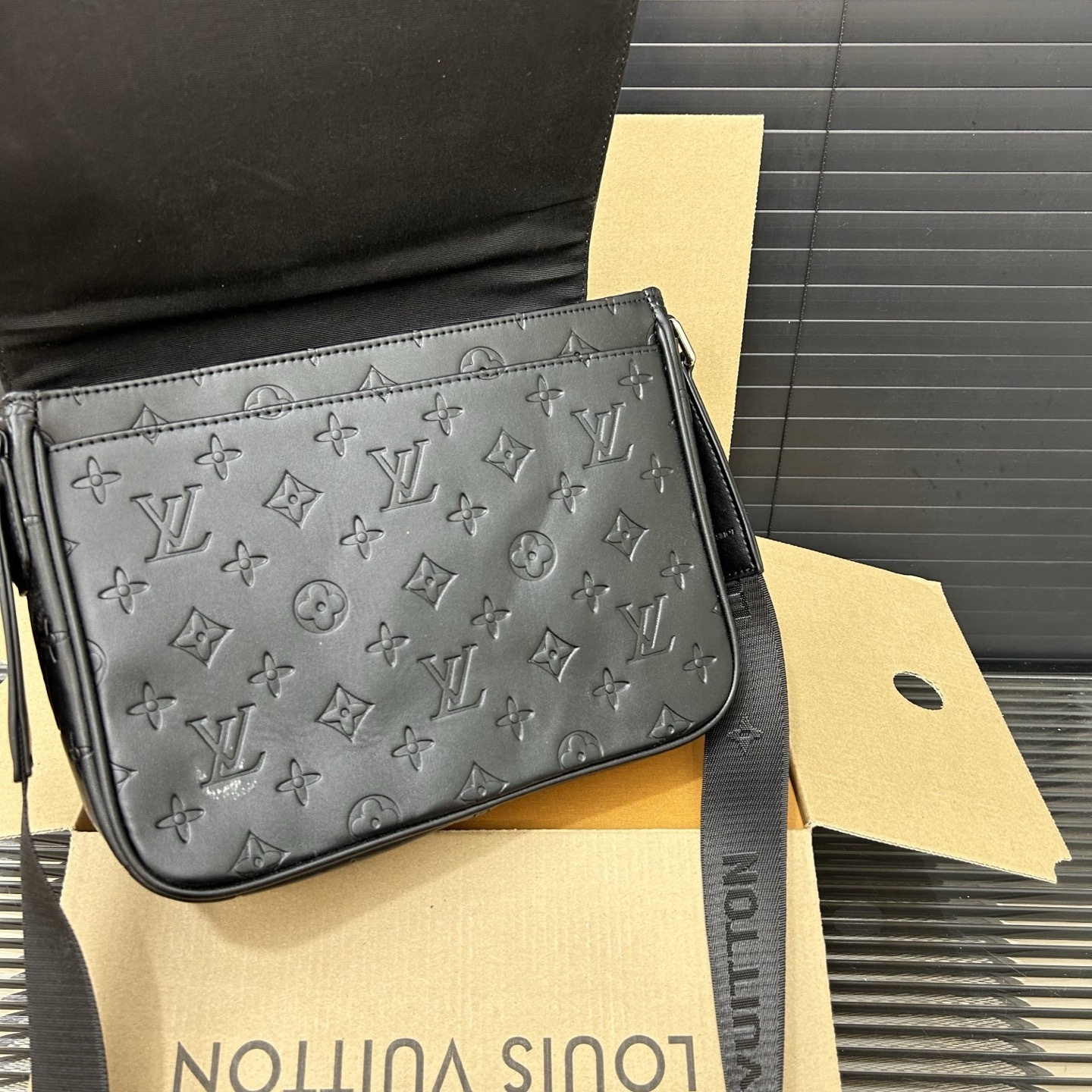 Louis new arrival DISTRICT men bag size:25*20 cm