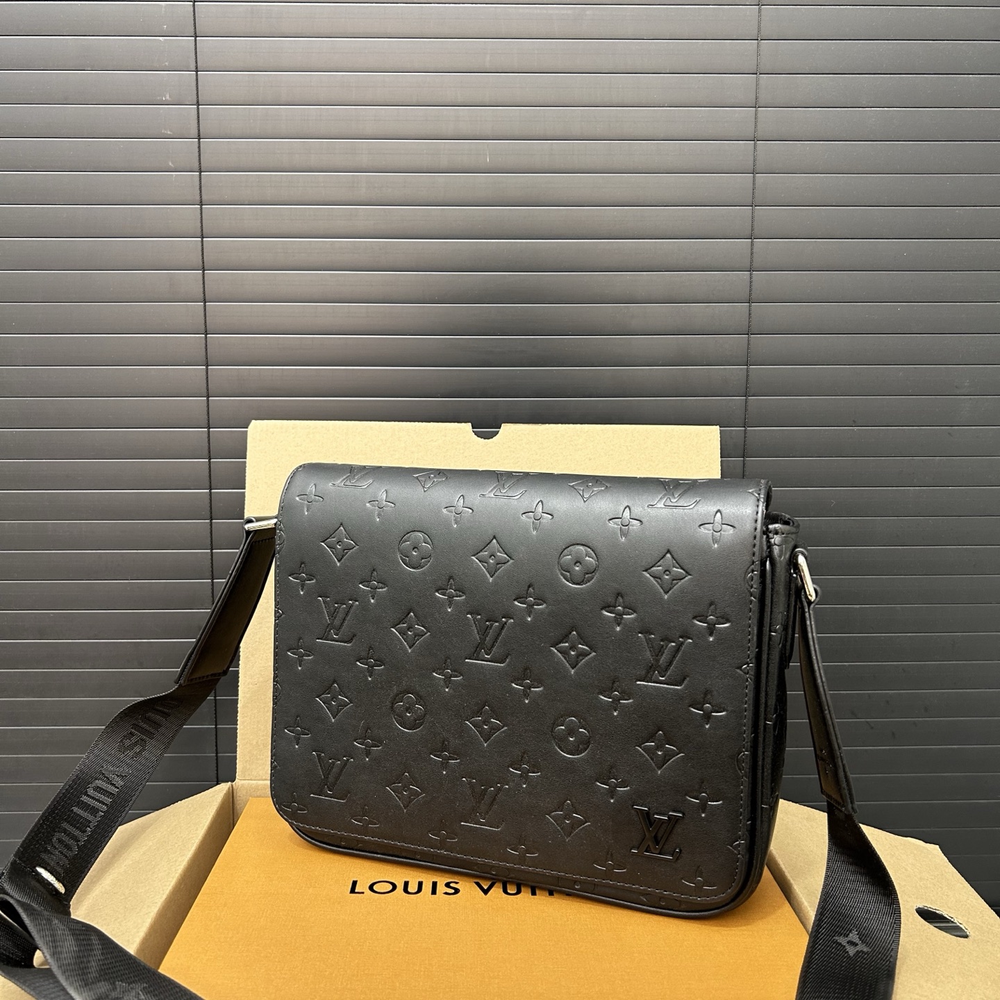 Louis new arrival DISTRICT men bag size:25*20 cm