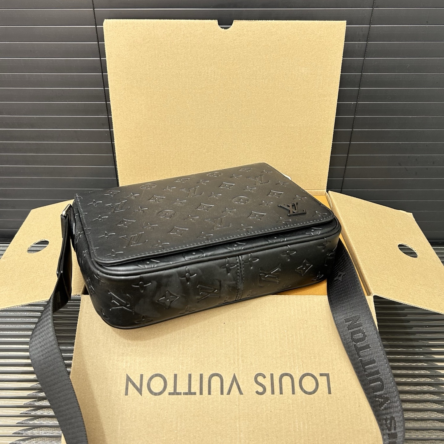 Louis new arrival DISTRICT men bag size:25*20 cm