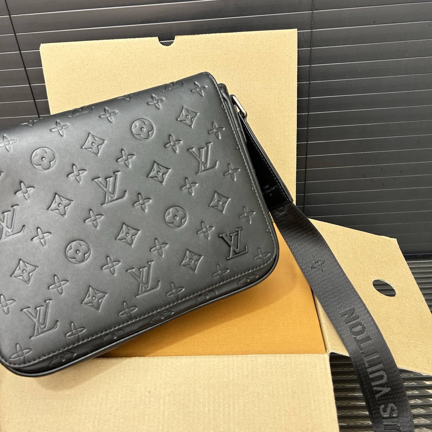 Louis new arrival DISTRICT men bag size:25*20 cm