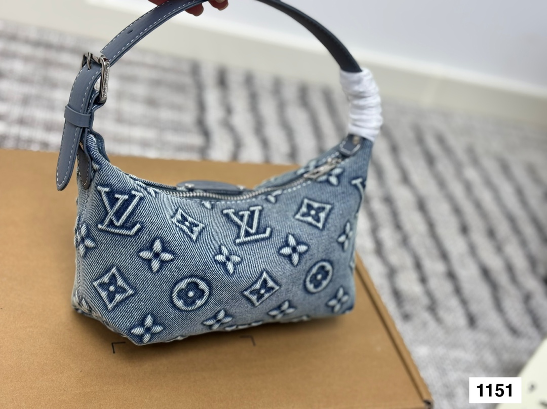 louis-new-arrival-denim-hobo-bag-size-20-12-cm-2137
