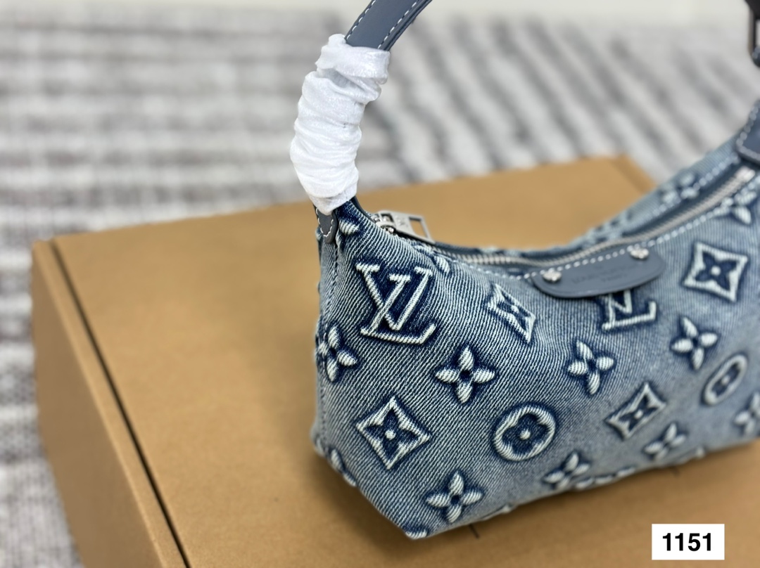 Louis new arrival denim hobo bag size:20 * 12 cm