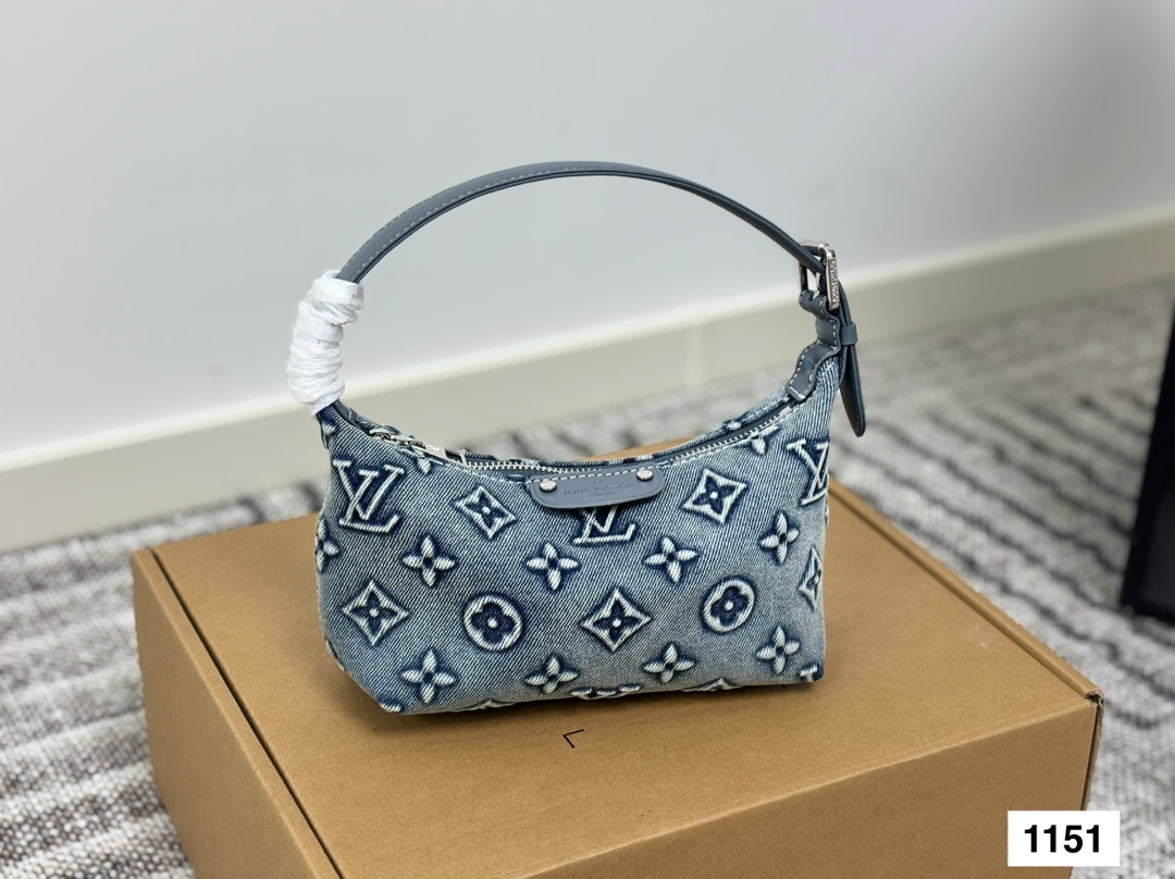 Louis new arrival denim hobo bag size:20 * 12 cm