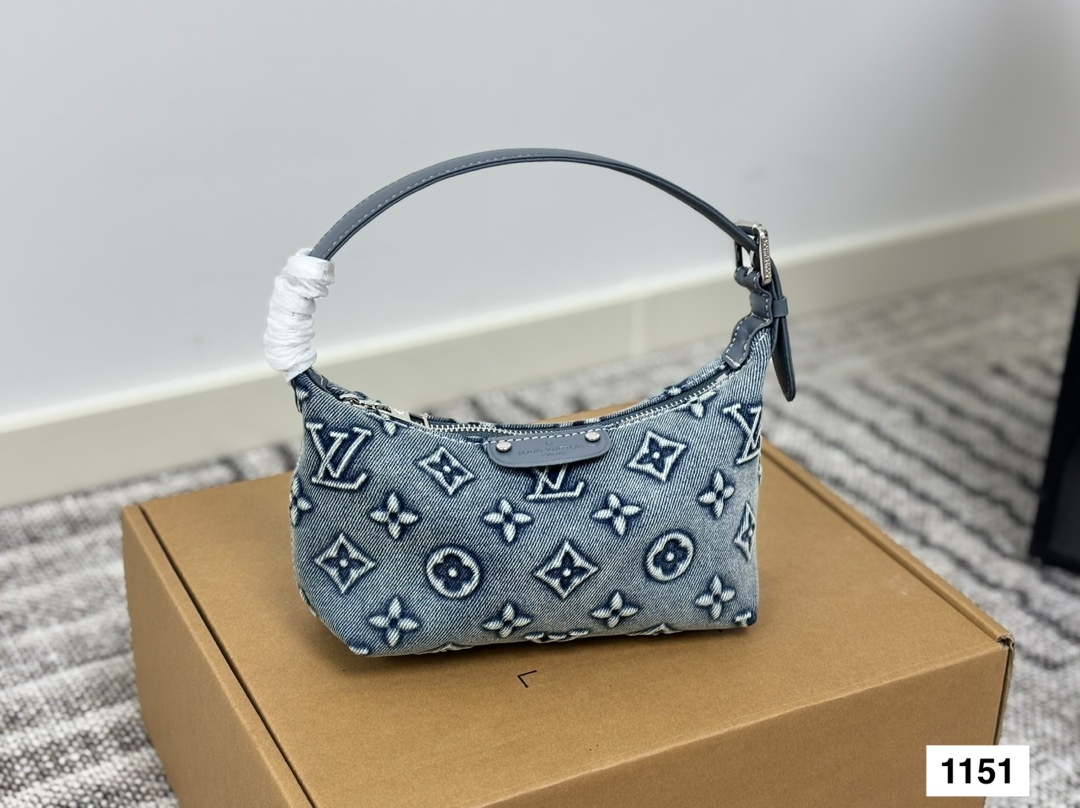 Louis new arrival denim hobo bag size:20 * 12 cm