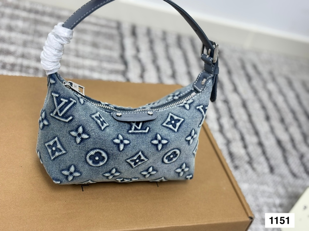 Louis new arrival denim hobo bag size:20 * 12 cm