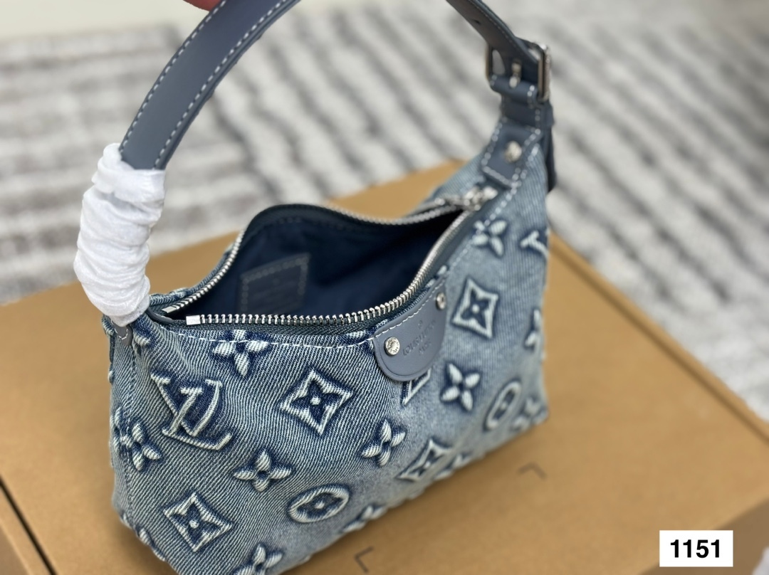 Louis new arrival denim hobo bag size:20 * 12 cm