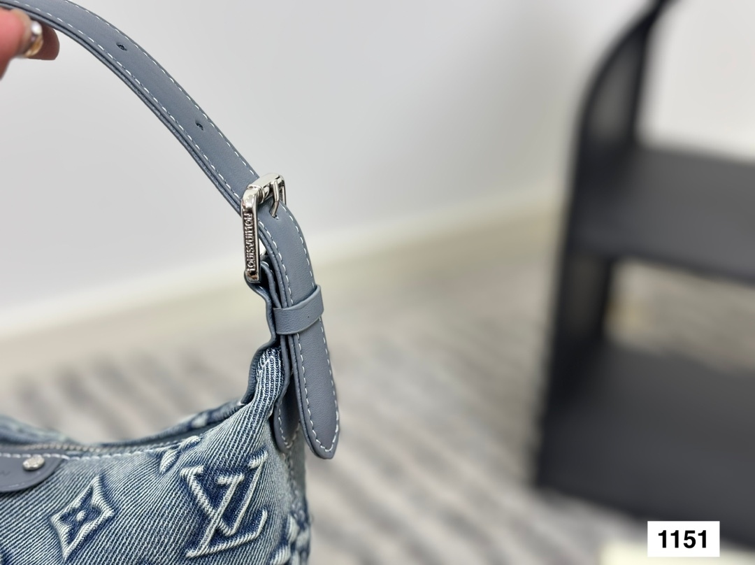 Louis new arrival denim hobo bag size:20 * 12 cm