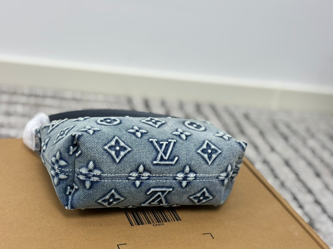 Louis new arrival denim hobo bag size:20 * 12 cm