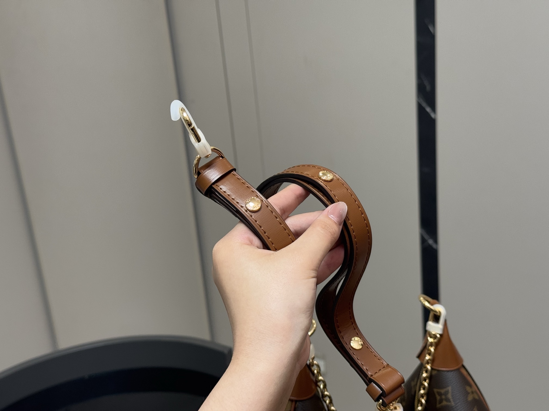 Louis new arrival loop moon hobo bag size:37*24 cm