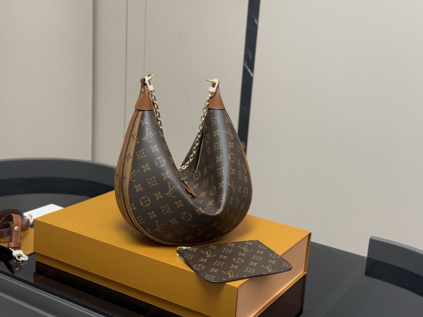 Louis new arrival loop moon hobo bag size:37*24 cm