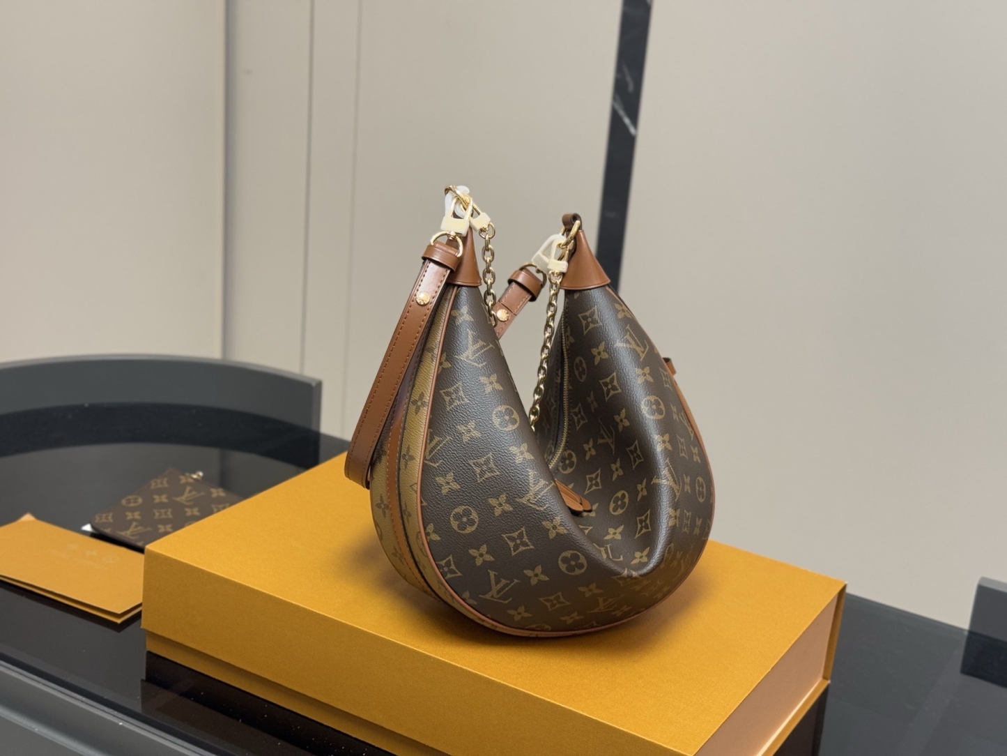 Louis new arrival loop moon hobo bag size:37*24 cm