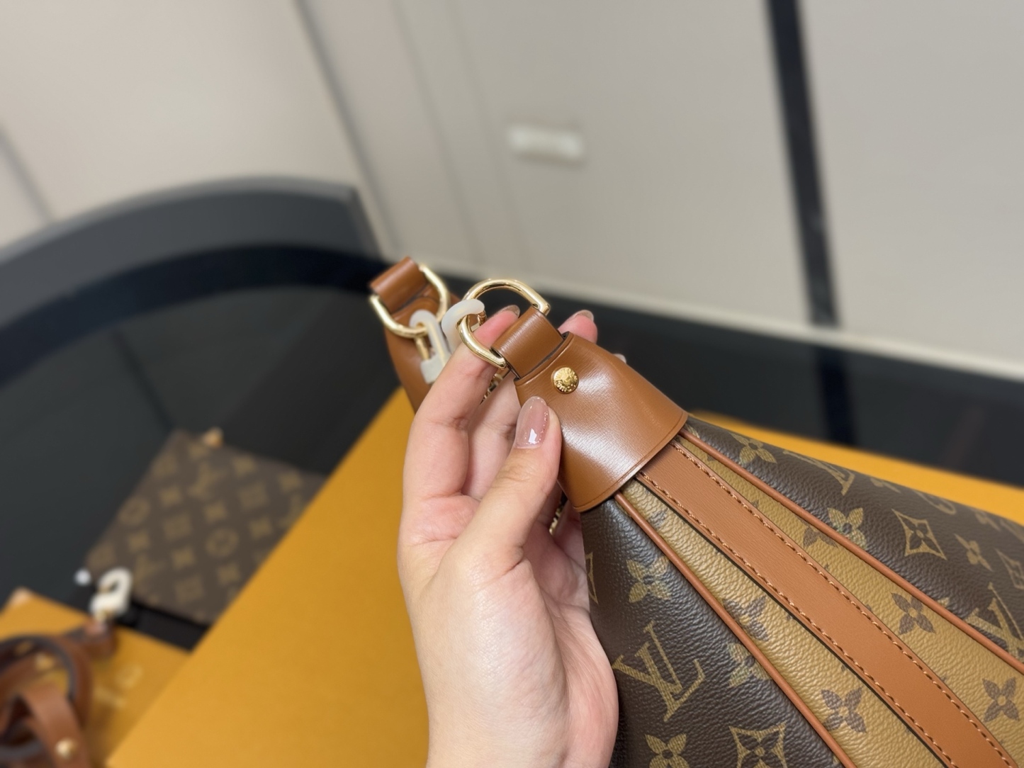 Louis new arrival loop moon hobo bag size:37*24 cm