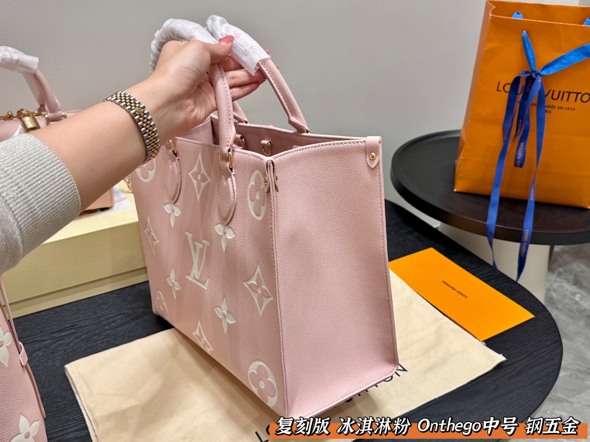 louis-new-arrival-pink-onthego-tote-bag-5437