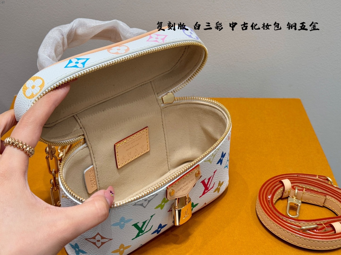 Louis new arrival makeup bag size; 19*12cm