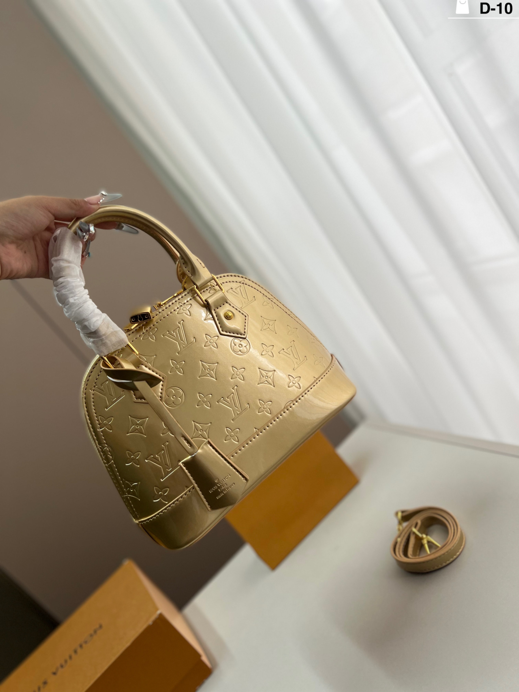 louis-new-arrival-gold-silver-bb-bag-size-25-18-cm-1969