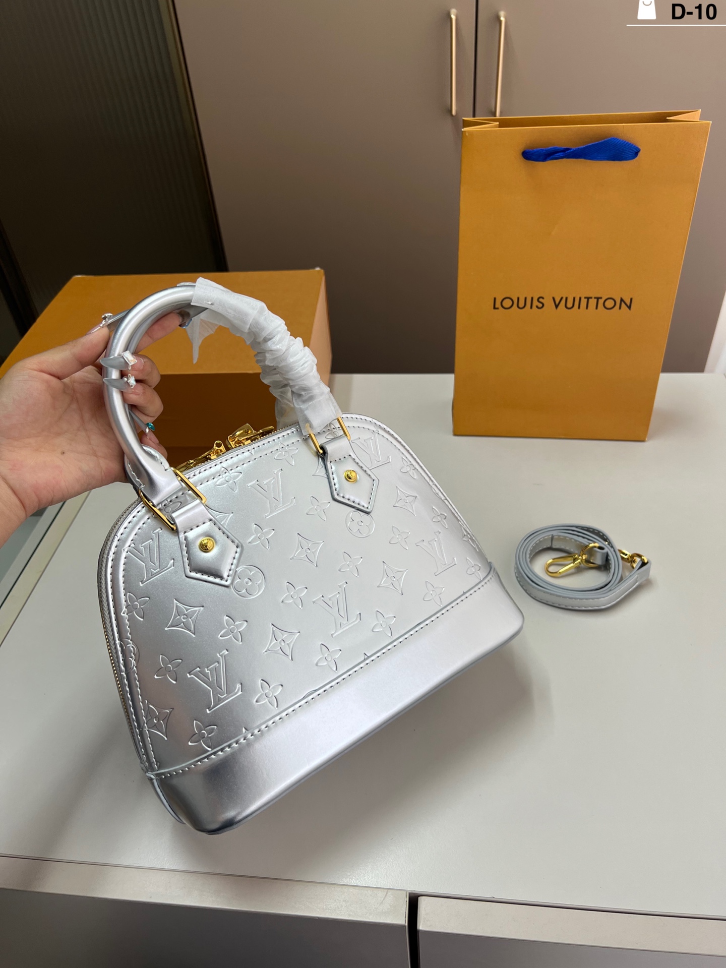 louis-new-arrival-gold-silver-bb-bag-size-25-18-cm-1969