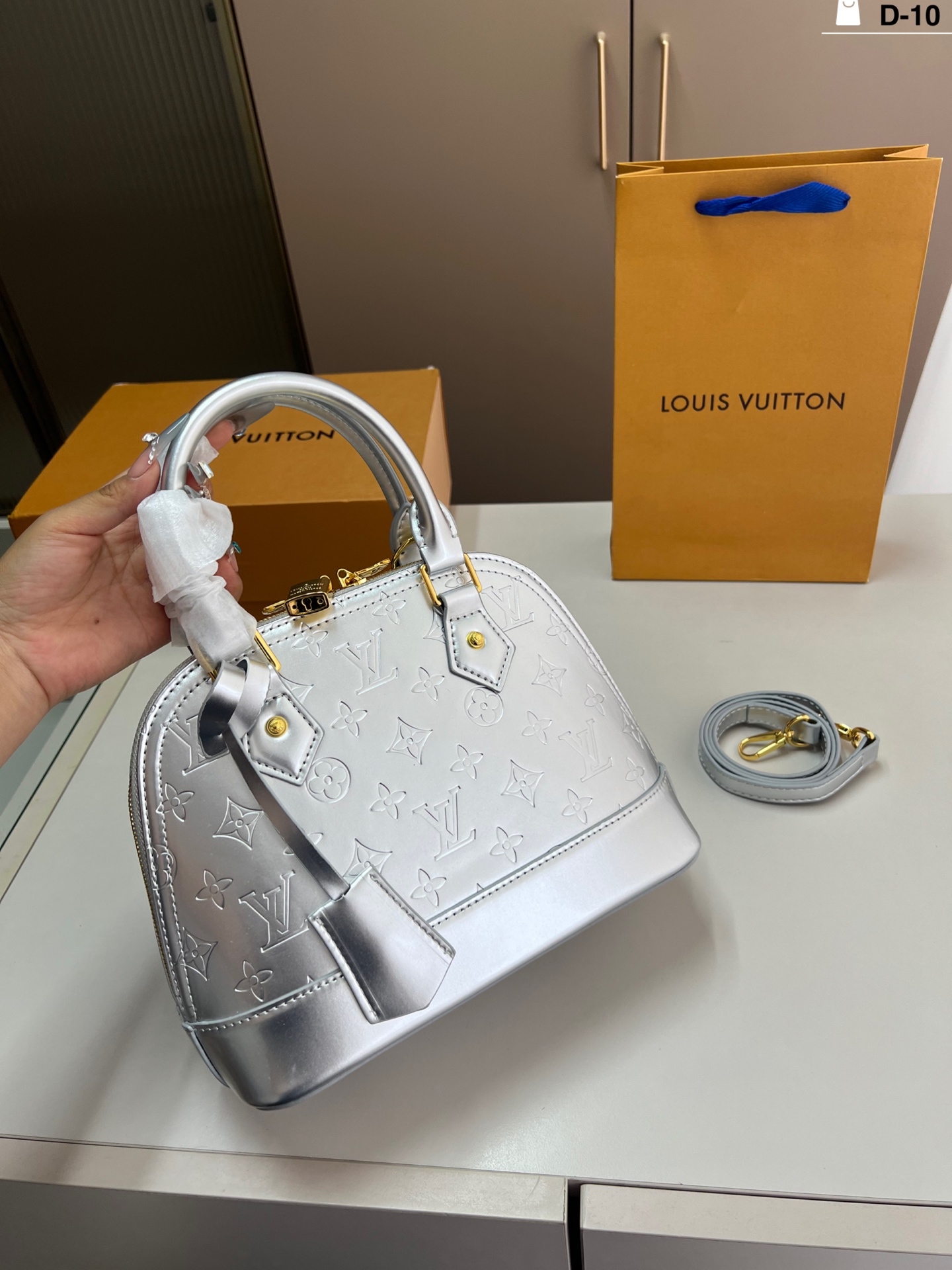 louis-new-arrival-gold-silver-bb-bag-size-25-18-cm-1969