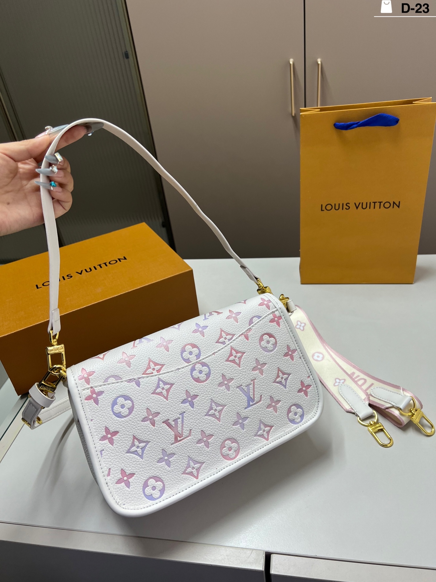 louis new arrival 25ss hobo bag size: 25×14 cm