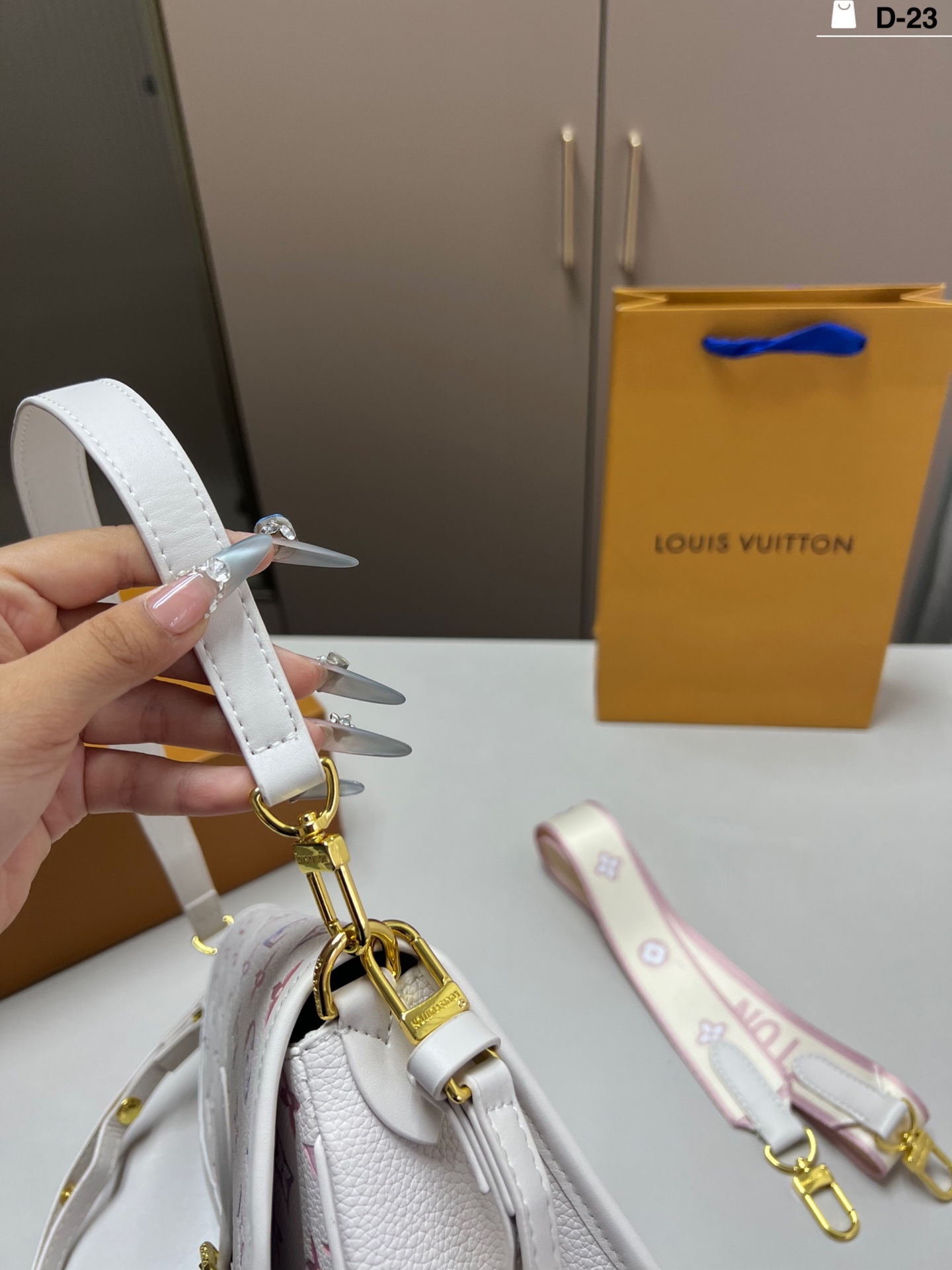 louis new arrival 25ss hobo bag size: 25×14 cm