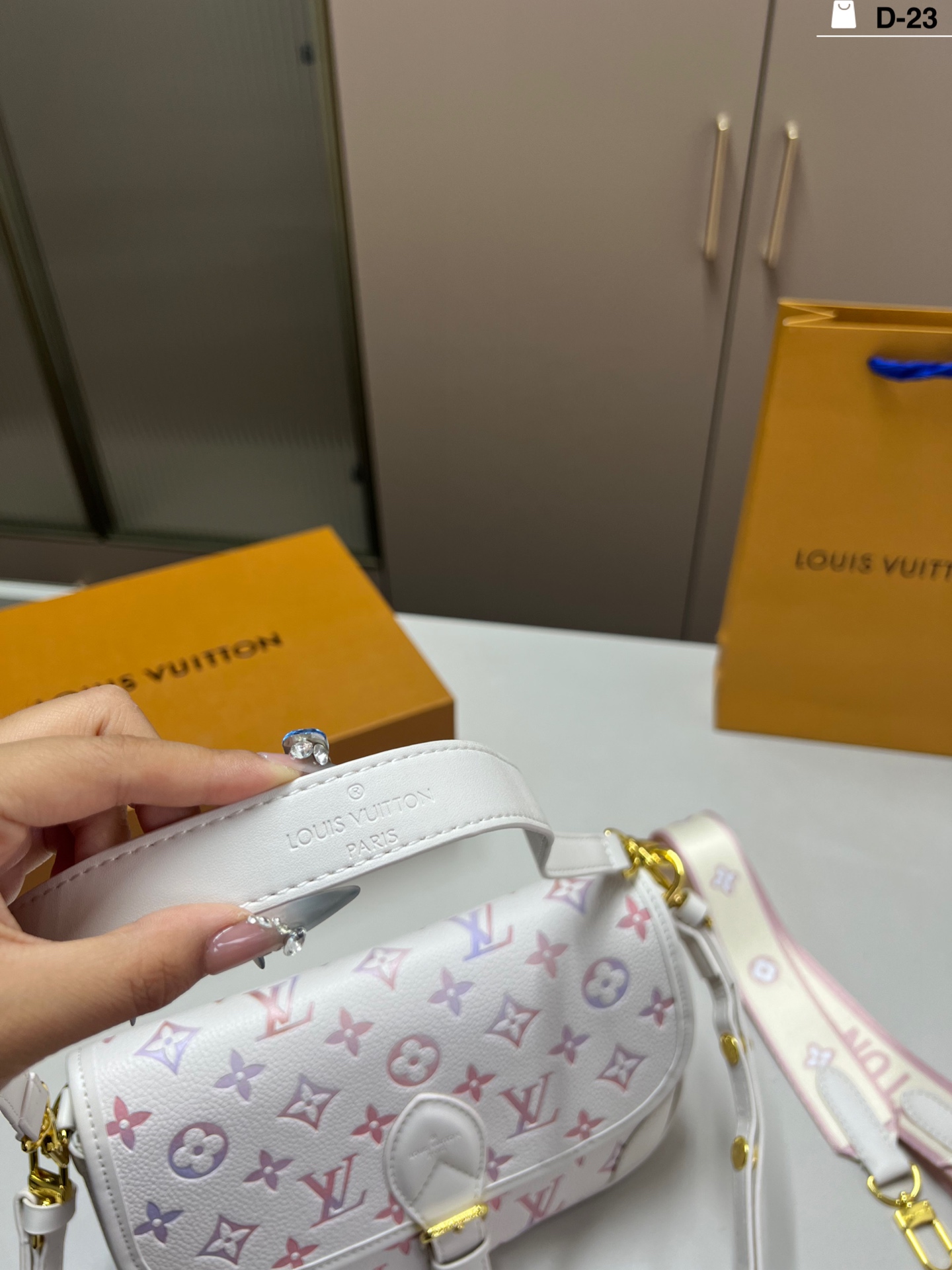 louis new arrival 25ss hobo bag size: 25×14 cm