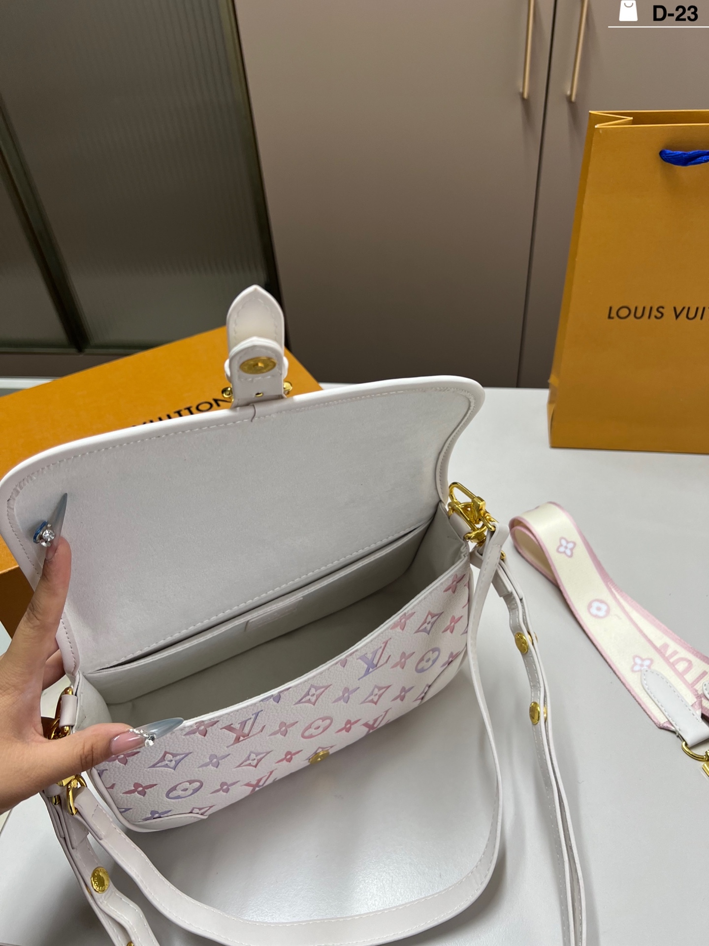 louis new arrival 25ss hobo bag size: 25×14 cm