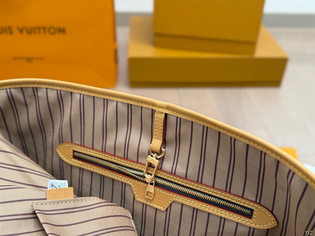 Louis new arrival vintage tote bag size: 40 * 29 cm