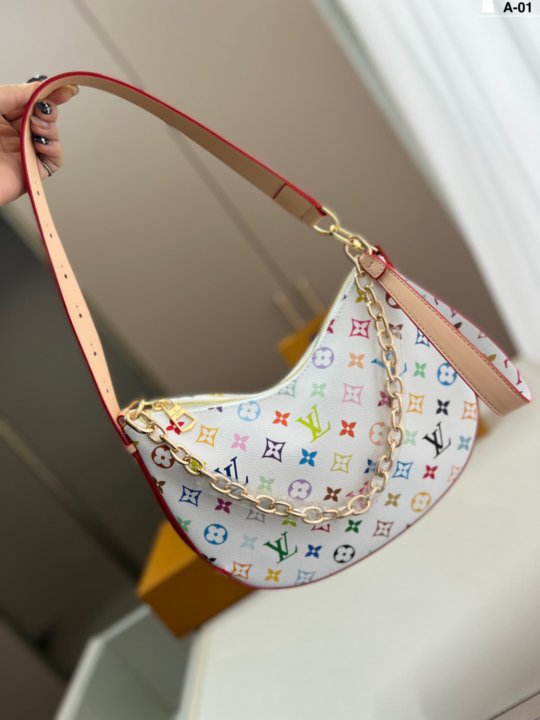 louis new arrival Cookie bb bag size: 28*19 cm