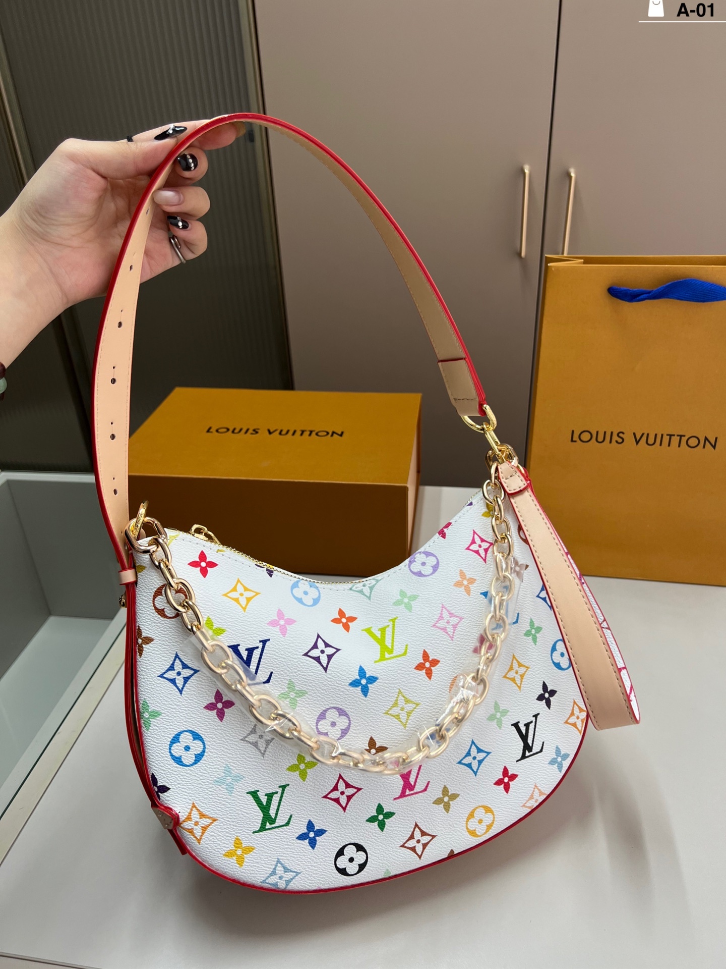 louis-new-arrival-cookie-bb-bag-size-28-19-cm-1800