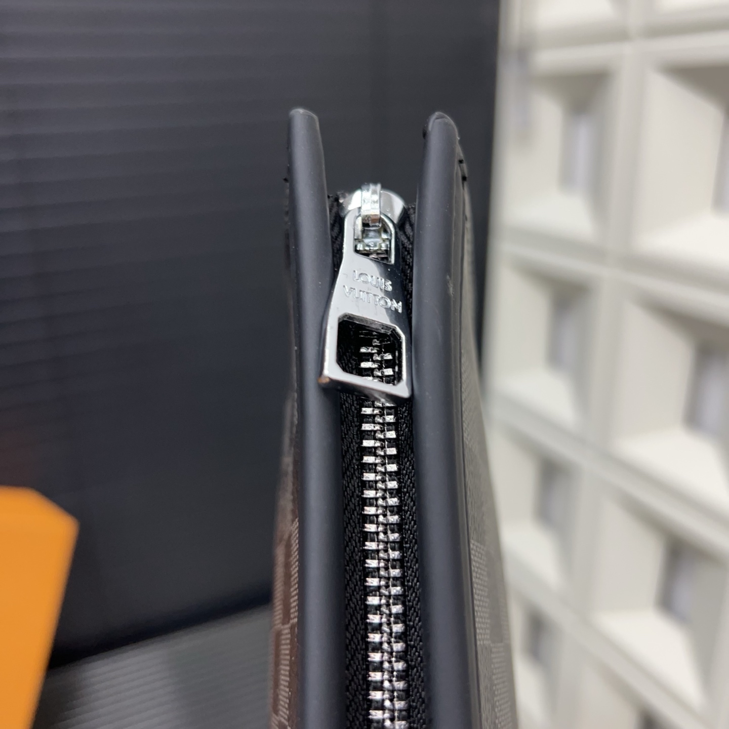 louis-new-arrival-pochette-voyage-bag-size-27-21-cm-4015