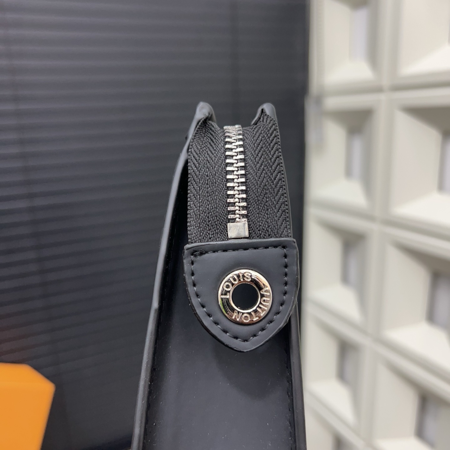 louis-new-arrival-pochette-voyage-bag-size-27-21-cm-4015