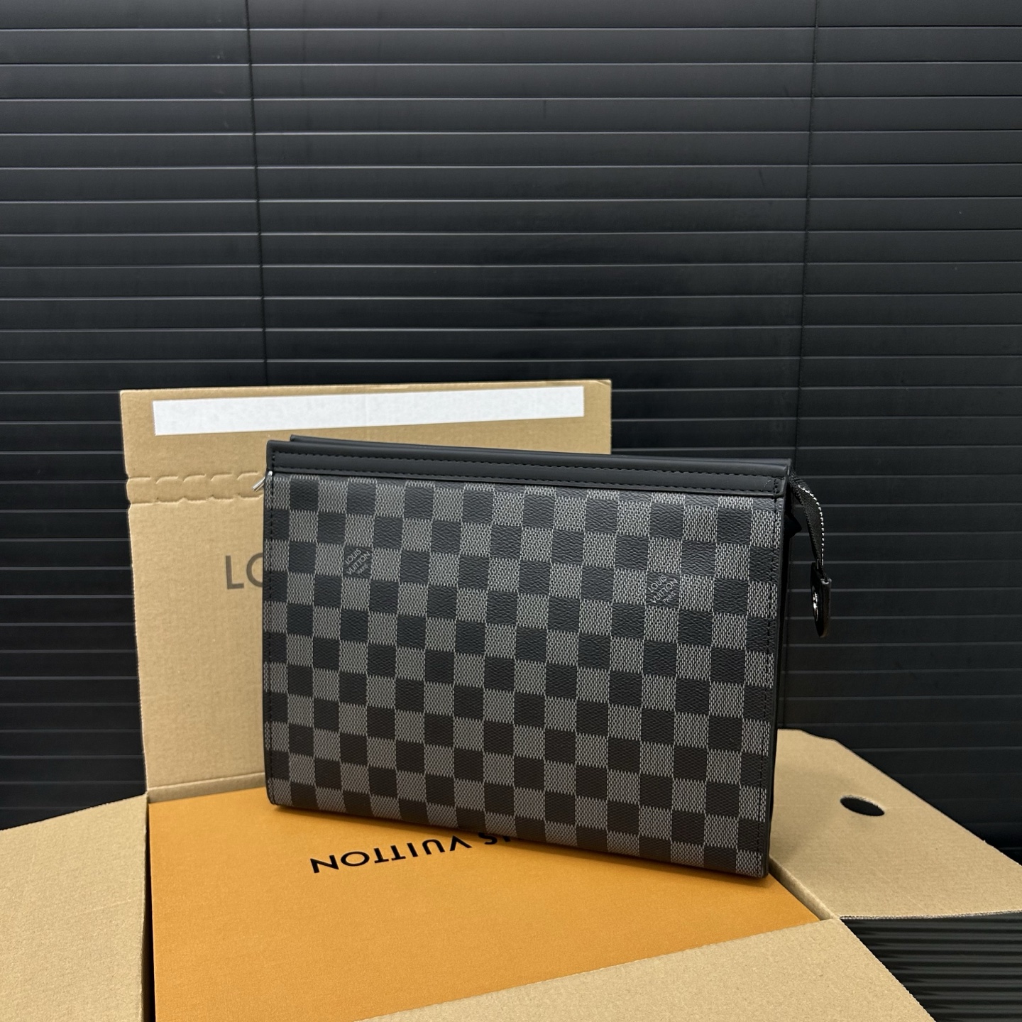 louis-new-arrival-pochette-voyage-bag-size-27-21-cm-4015