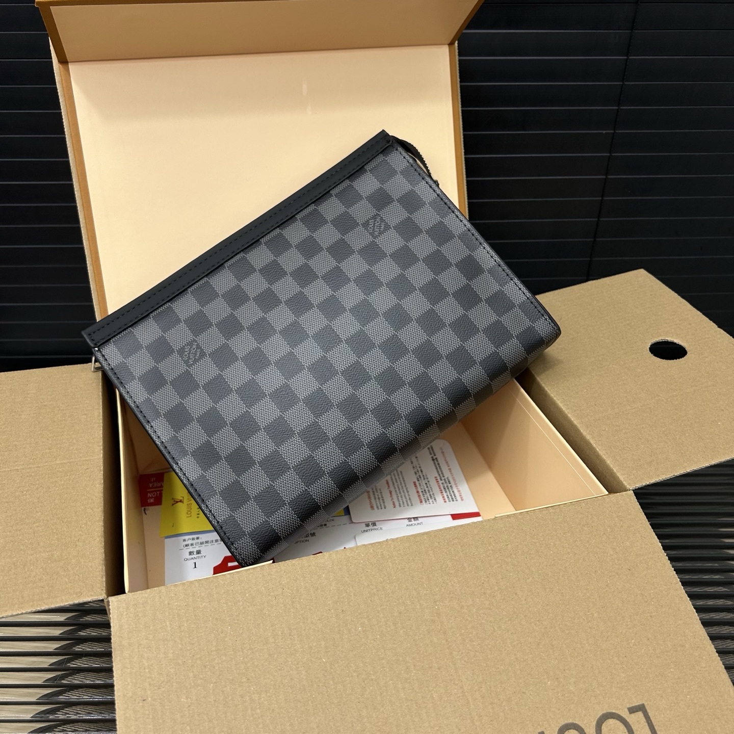 louis-new-arrival-pochette-voyage-bag-size-27-21-cm-4015