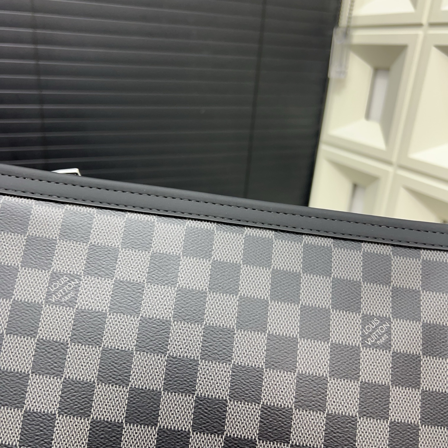 louis-new-arrival-pochette-voyage-bag-size-27-21-cm-4015