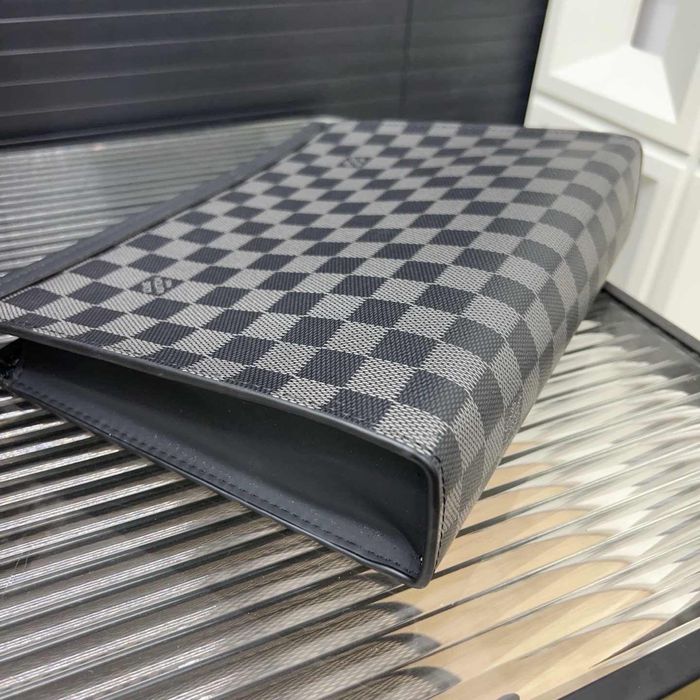 louis-new-arrival-pochette-voyage-bag-size-27-21-cm-4015