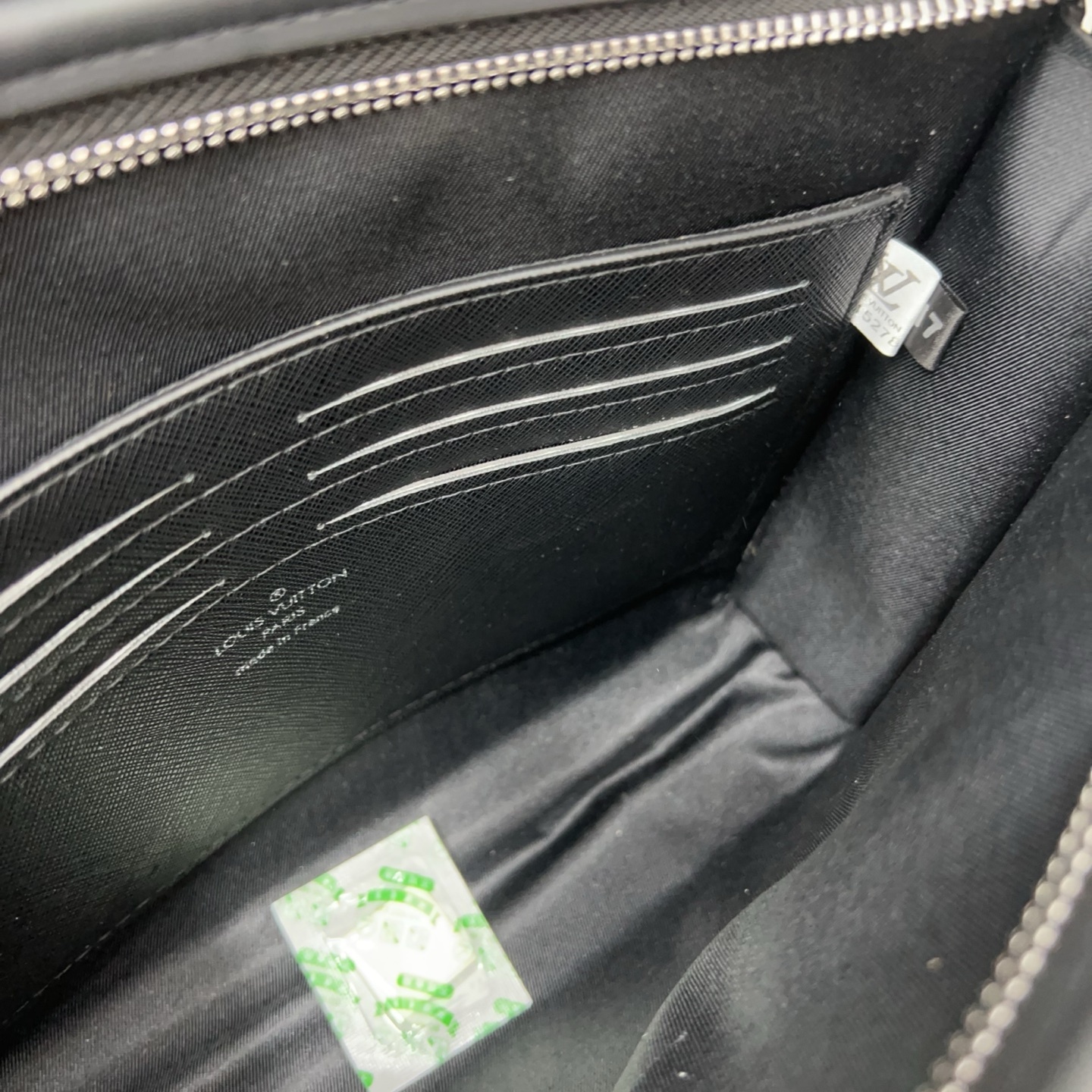 louis-new-arrival-pochette-voyage-bag-size-27-21-cm-4015