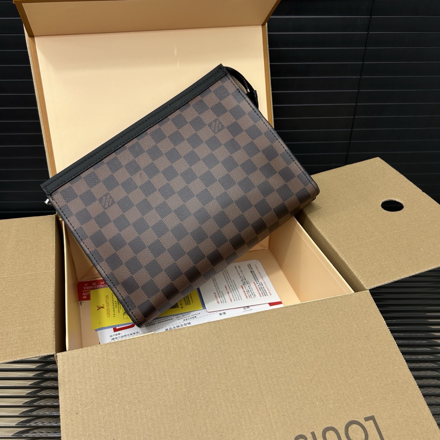 louis-new-arrival-pochette-voyage-bag-size-27-21-cm-4015