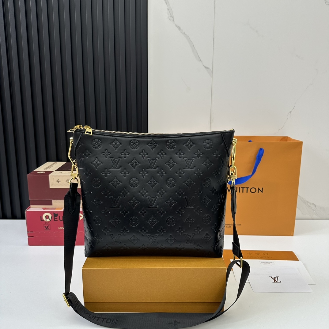 louis-new-arrival-coussin-bag-size-33-25cm-4513