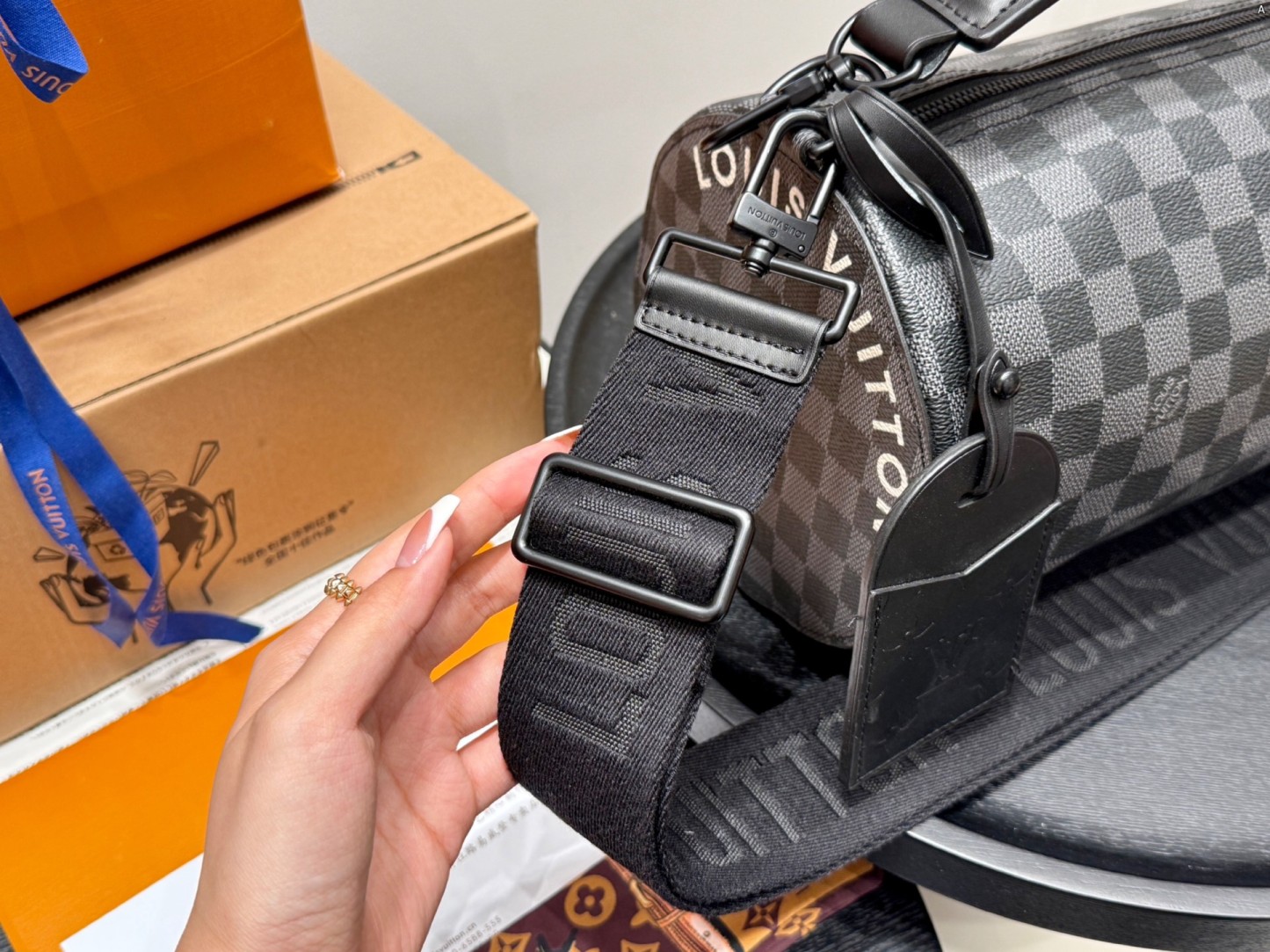 louis-new-arrival-soft-polochon-bag-size-34-17cm-6685