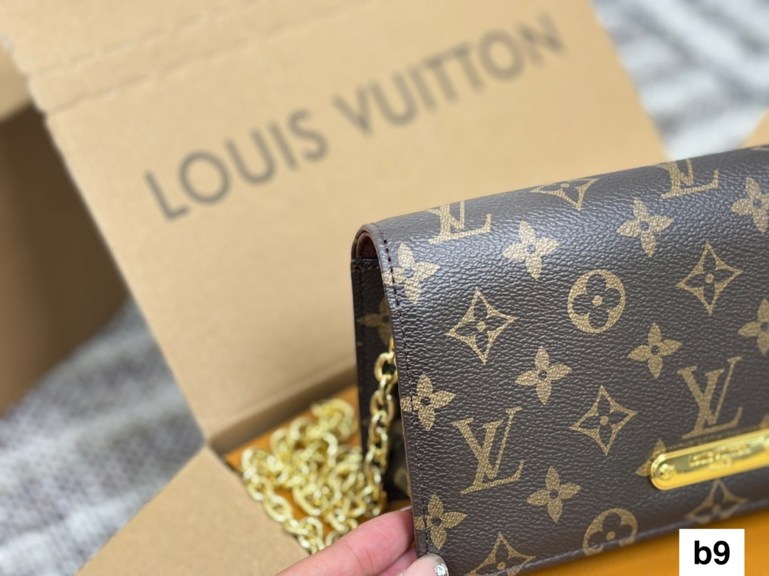 Louis new arrival Wallet On Chain Lily size: 21*11 cm