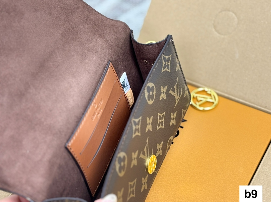 Louis new arrival Wallet On Chain Lily size: 21*11 cm