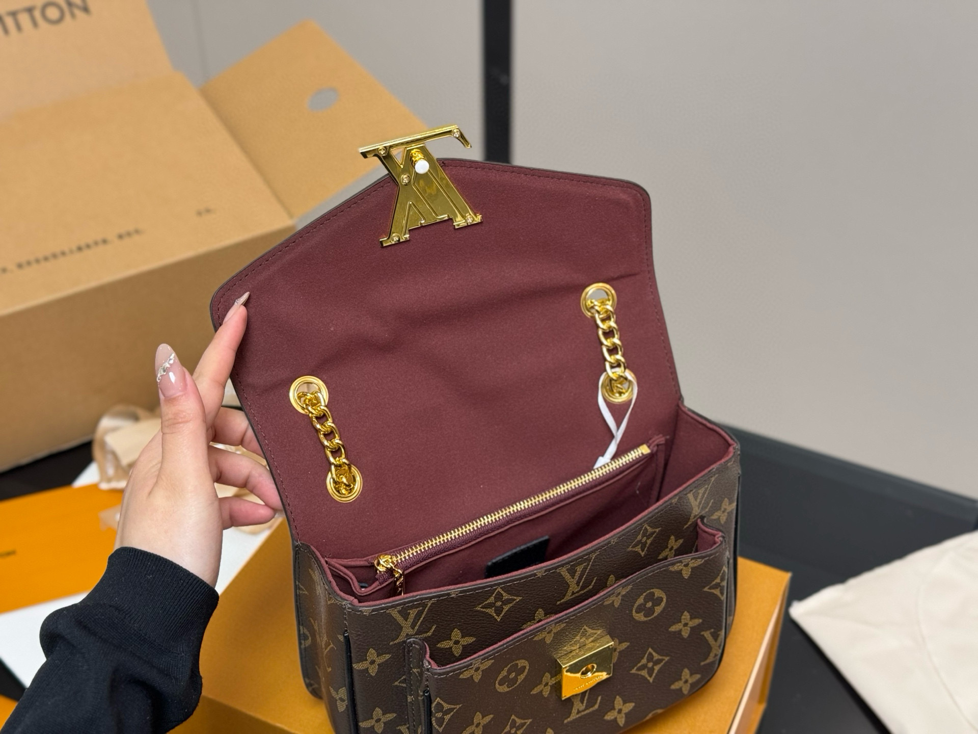 Louis new arrival passy bag size: 22*17 cm