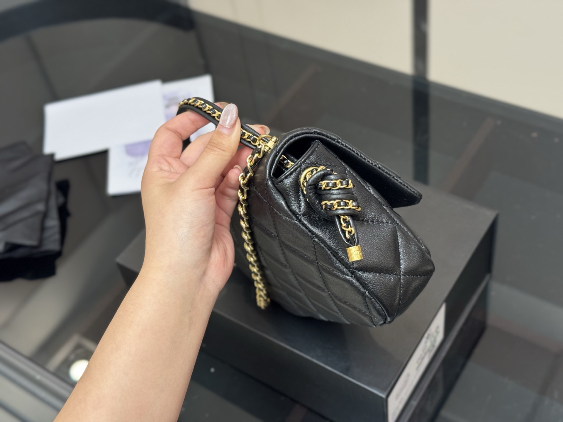 cc-new-arrival-woc-chain-bag-size-21-15-cm-4446