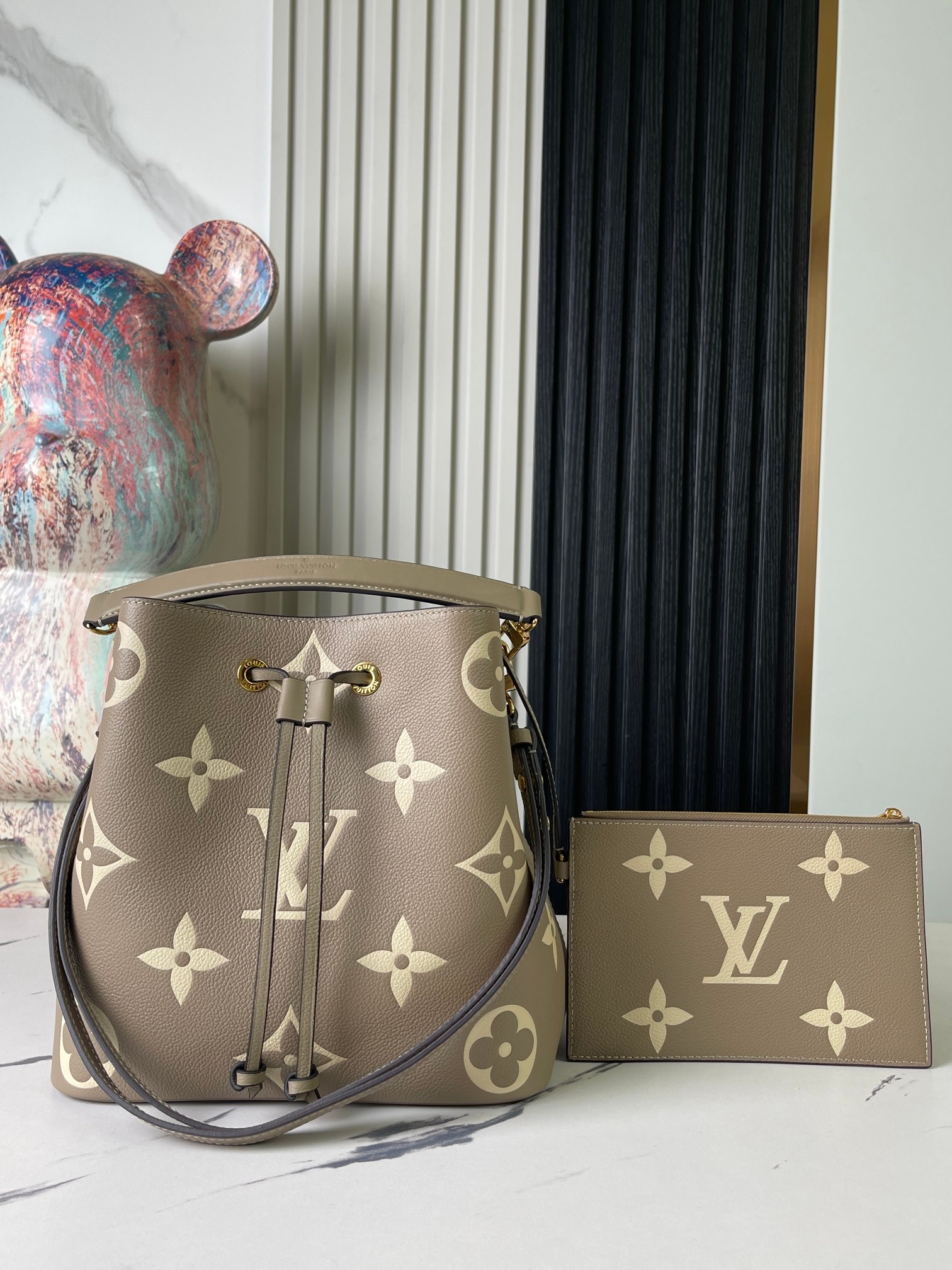 louis-monogram-empreinte-neonoe-bag-size-26-x-26-x-17-5cm-4330