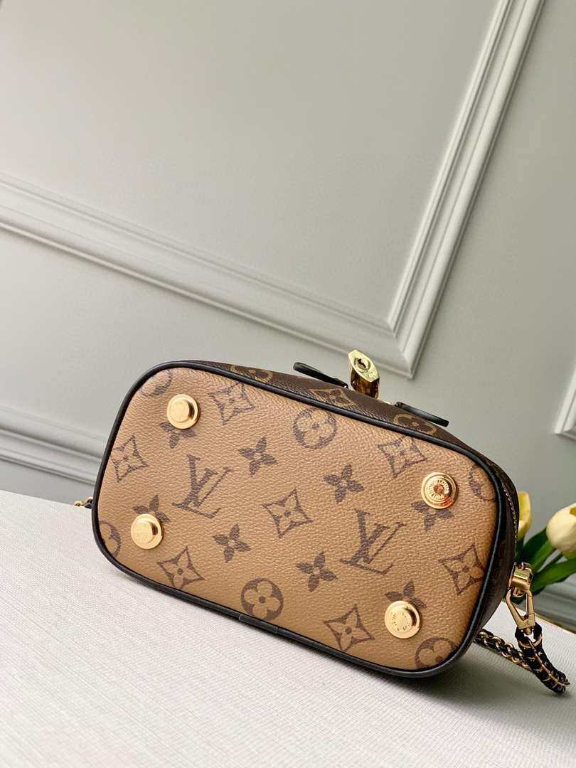 Louis M45165  Vanity Pm Monogram Bag